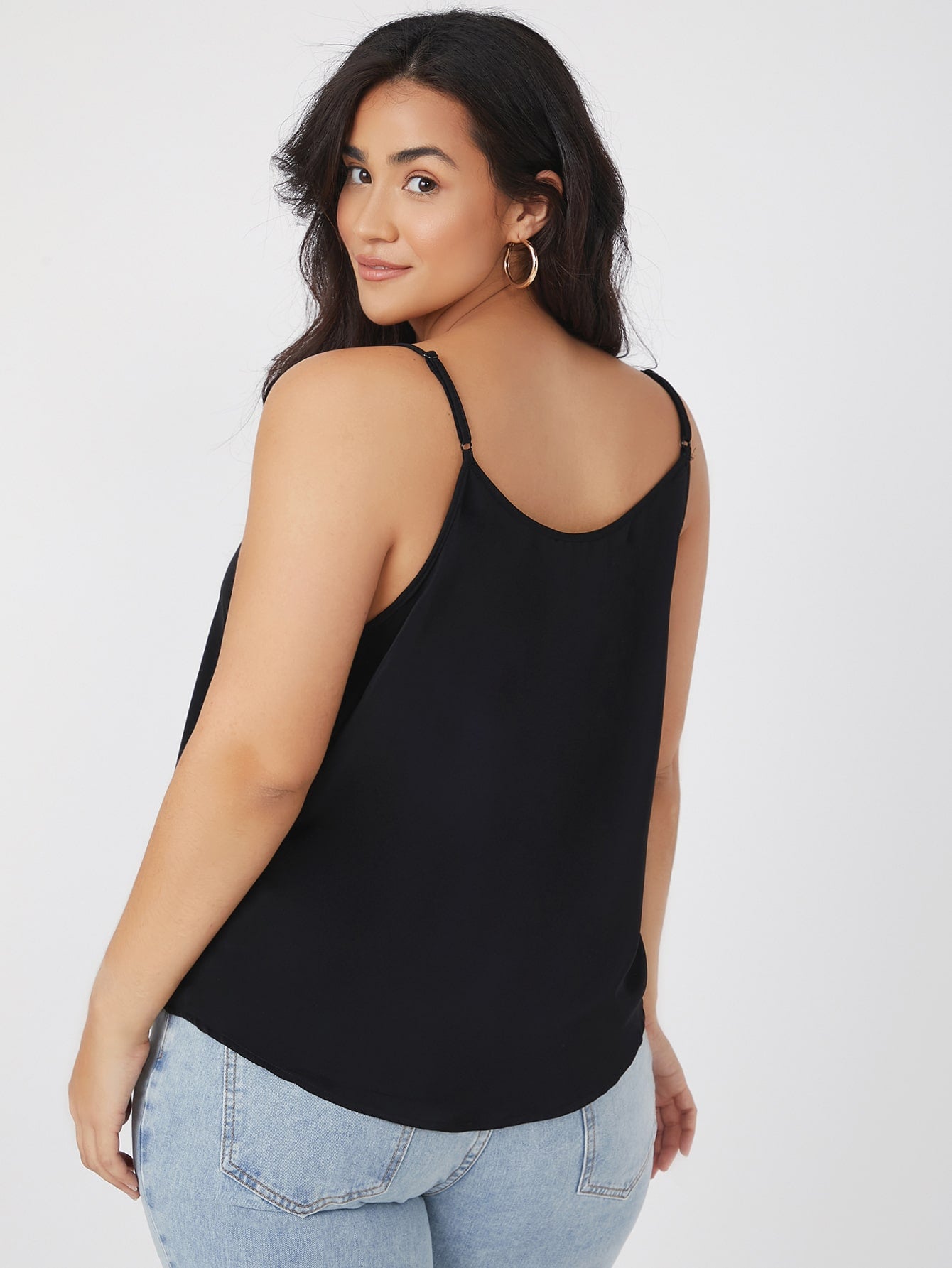 Blusa Plus Size Simples e Casual com Decote de Regata