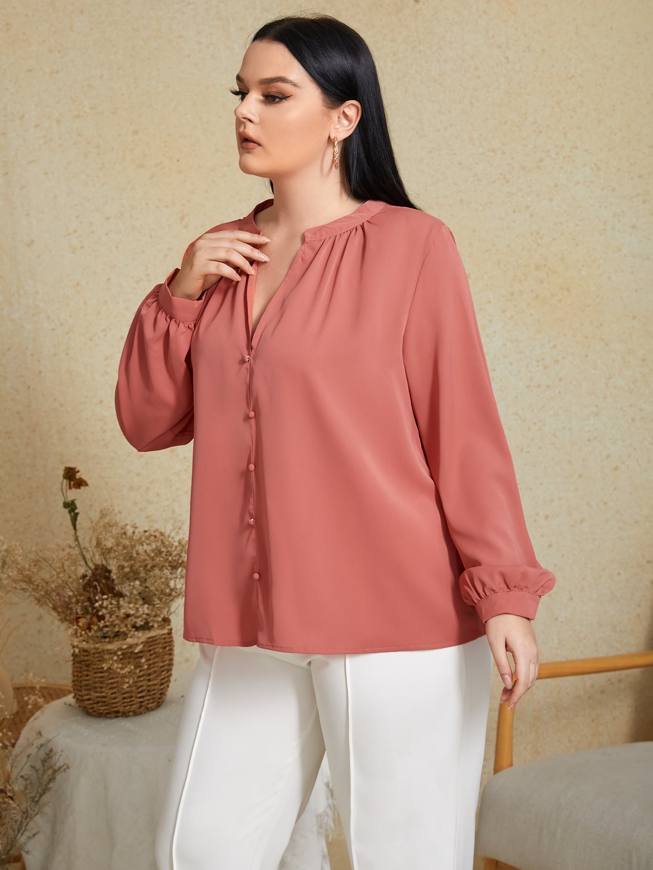 Blusa Plus Size Elegante de Manga Comprida e Botões Frontais