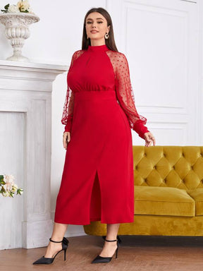 Vestido Plus Size em Malha com Corte Assimétrico, Detalhes em Contraste, Zíper e Estampa de Bolinhas