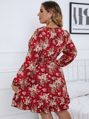 Vestido Plus Size com Estampa Floral Total, Estilo Envelope e Bainha com Babado