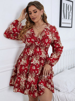 Vestido Plus Size com Estampa Floral Total, Estilo Envelope e Bainha com Babado