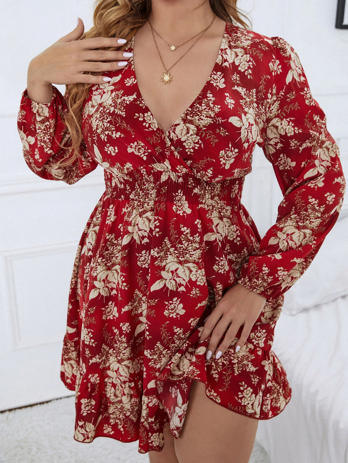 Vestido Plus Size com Estampa Floral Total, Estilo Envelope e Bainha com Babado