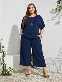 Conjunto Plus Size com Manga Morcego e Calça Larga com Bolso