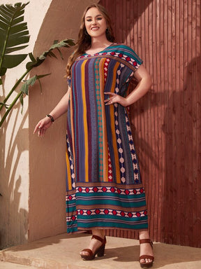 Vestido Plus Size Boho com Estampa Geométrica