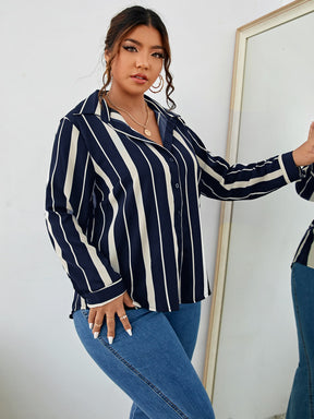 Blusa Plus Size Listrada Casual com Botões Frontais