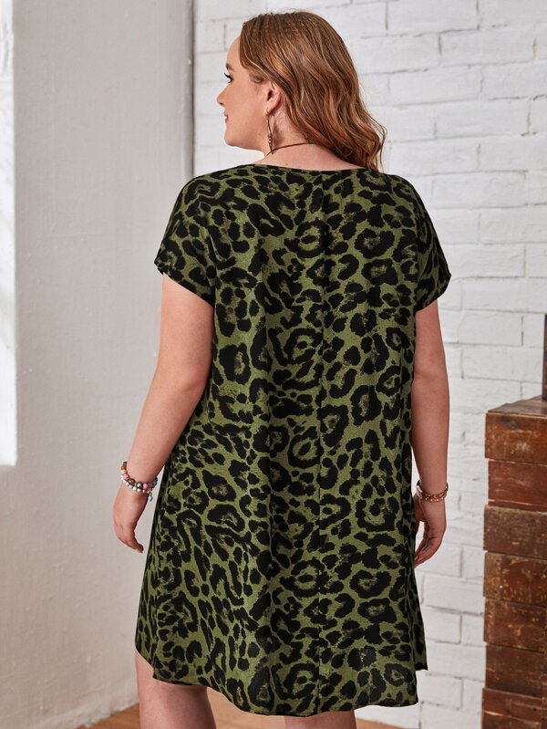 Vestido Plus Size Casual com Estampa de Leopardo e Manga Morcego