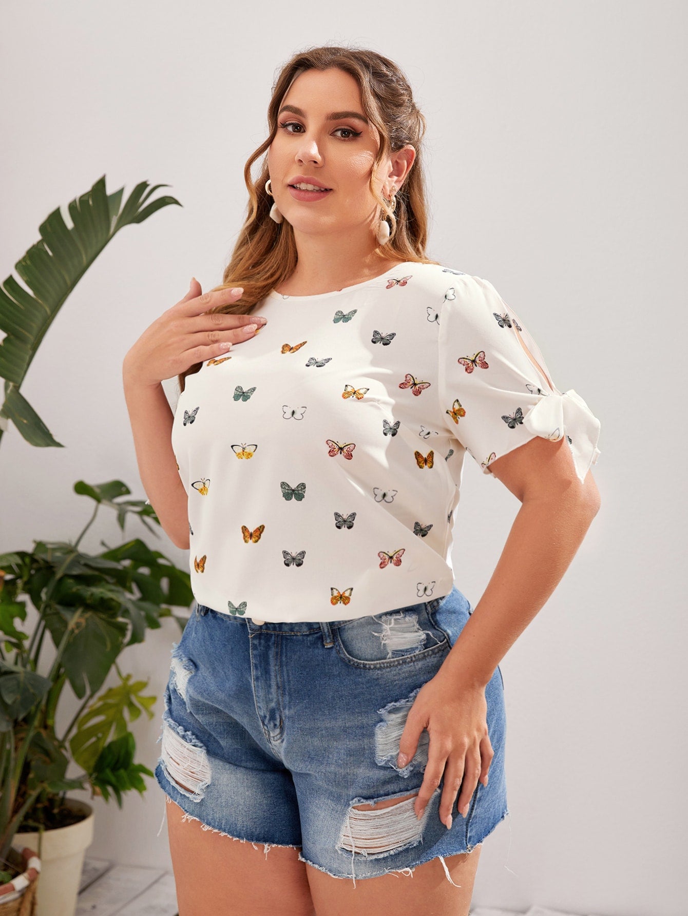 Blusa Plus Size Casual com Nó Lateral, Estampa de Borboleta e Detalhes Divididos