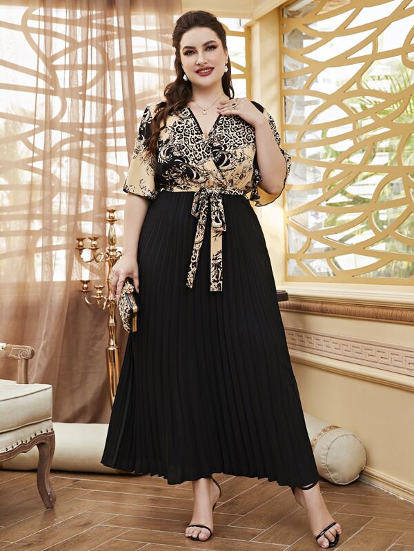 Vestido Plus Size Elegante com Cinto, Plissado e Estampa de Leopardo Barroco