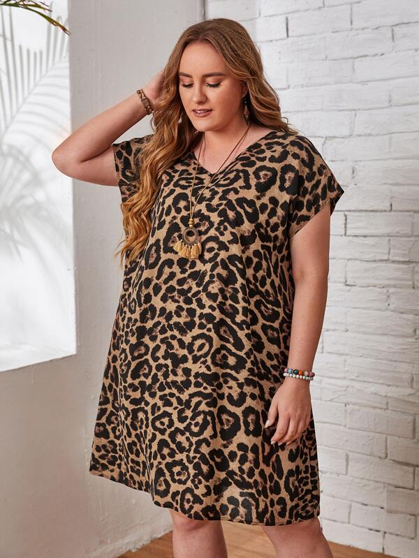 Vestido Plus Size Casual com Estampa de Leopardo e Manga Morcego