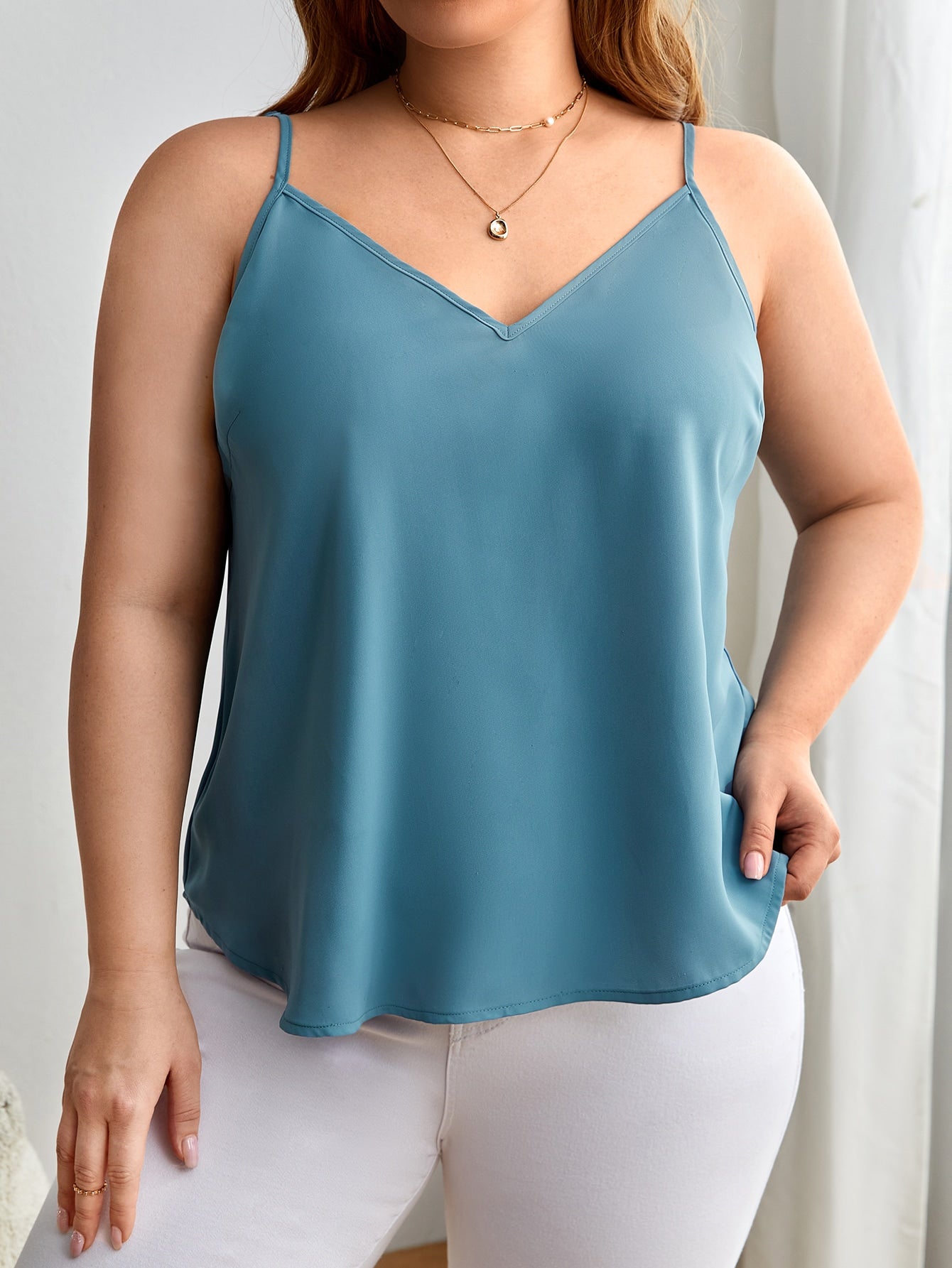 Blusa Plus Size Simples e Casual com Decote de Regata