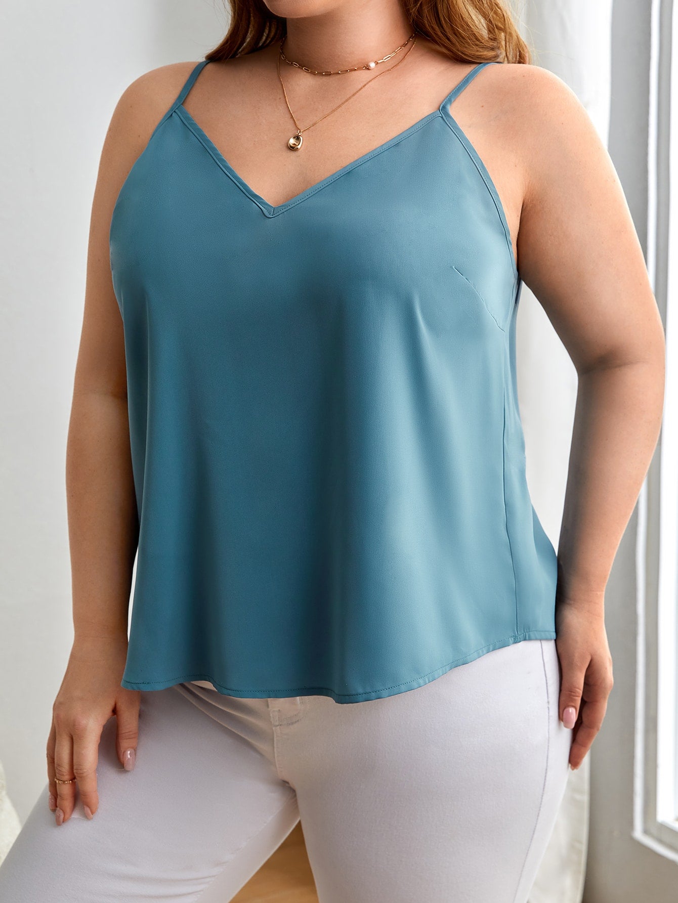 Blusa Plus Size Simples e Casual com Decote de Regata