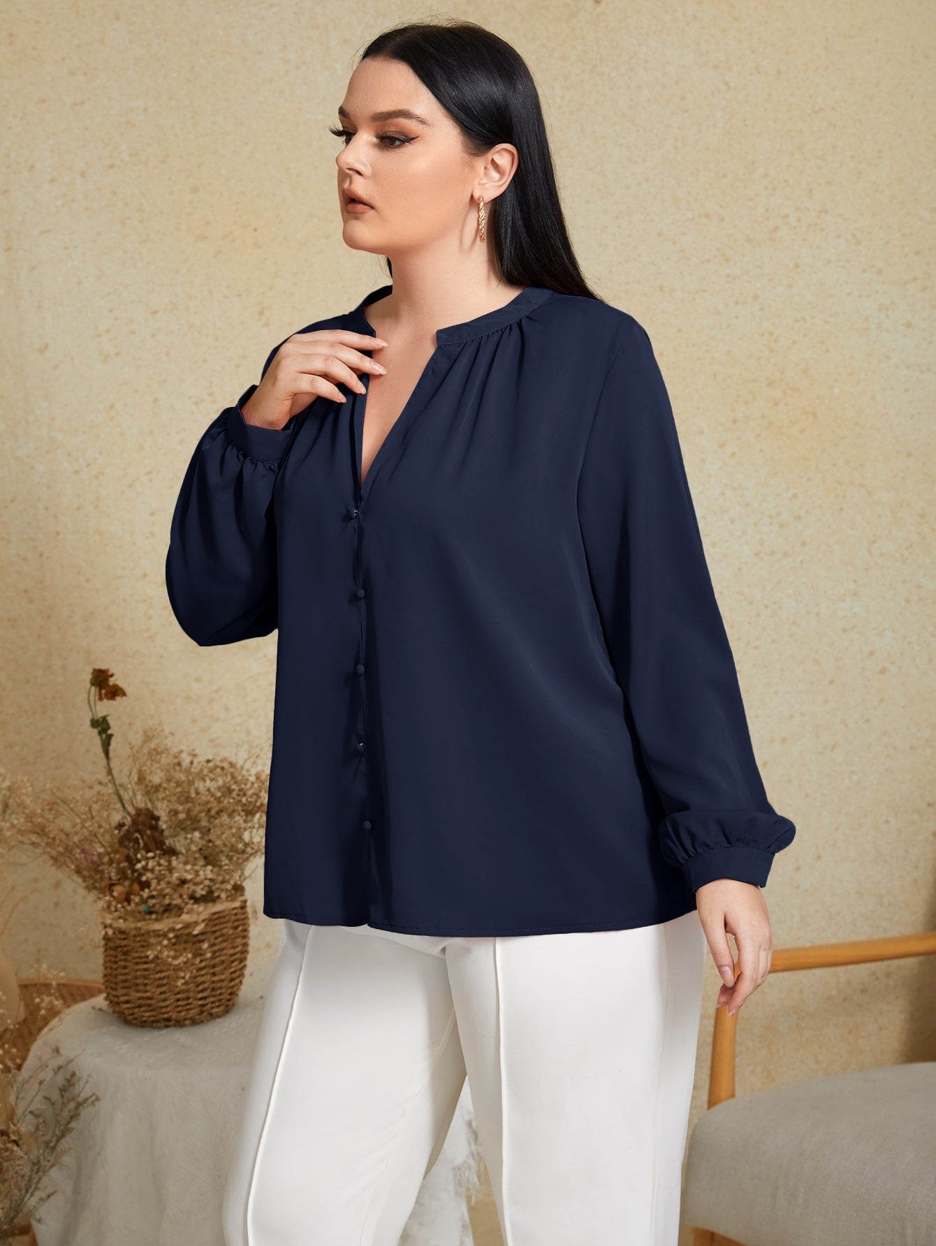 Blusa Plus Size Elegante de Manga Comprida e Botões Frontais