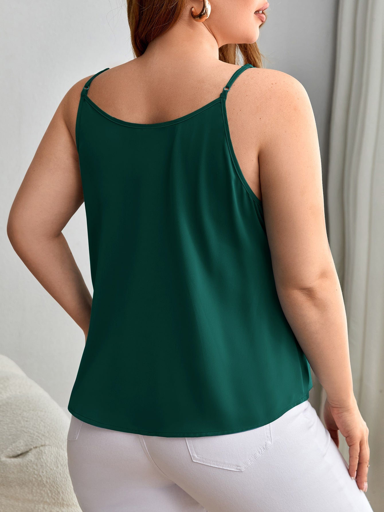 Blusa Plus Size Simples e Casual com Decote de Regata