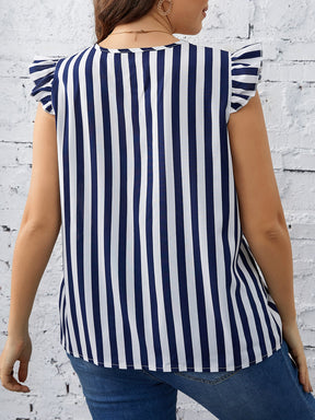 Blusa Plus Size com Estampa Listrada, sem Mangas e Detalhe Plissado