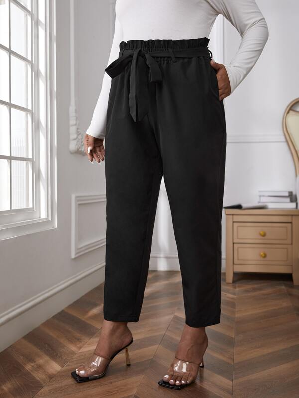 Calça Plus Size Estilo Saco de Papel com Cinto