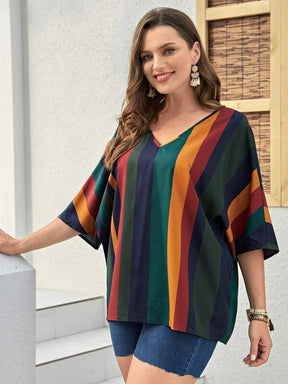 Blusa Plus Size com Estampa Listrada e Manga de Asa de Morcego