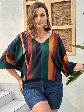 Blusa Plus Size com Estampa Listrada e Manga de Asa de Morcego