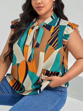 Blusa Plus Size com Estampa Geométrica, Gola de Gravata e Acabamento de Babados