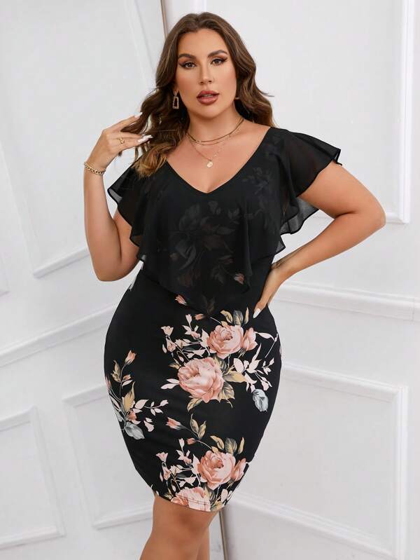 Vestido Plus Size Justo com Estampa Floral e Acabamento de Babados