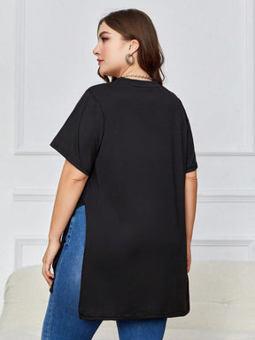 Camiseta Plus Size Simples com Bainha Dividida e Manga Curta