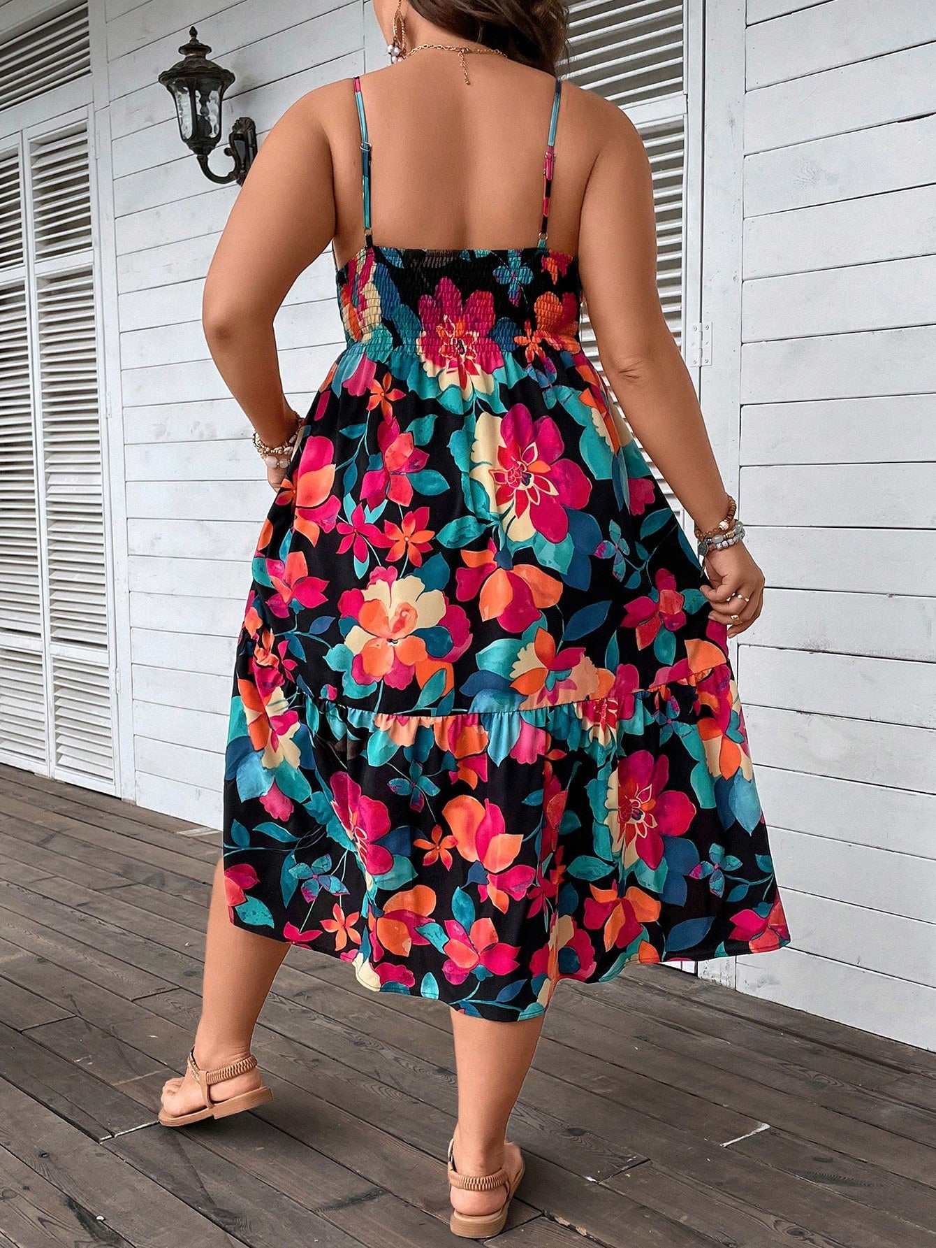 Vestido Plus Size com Estampa Floral, Amarração Frontal e Bainha com Babado