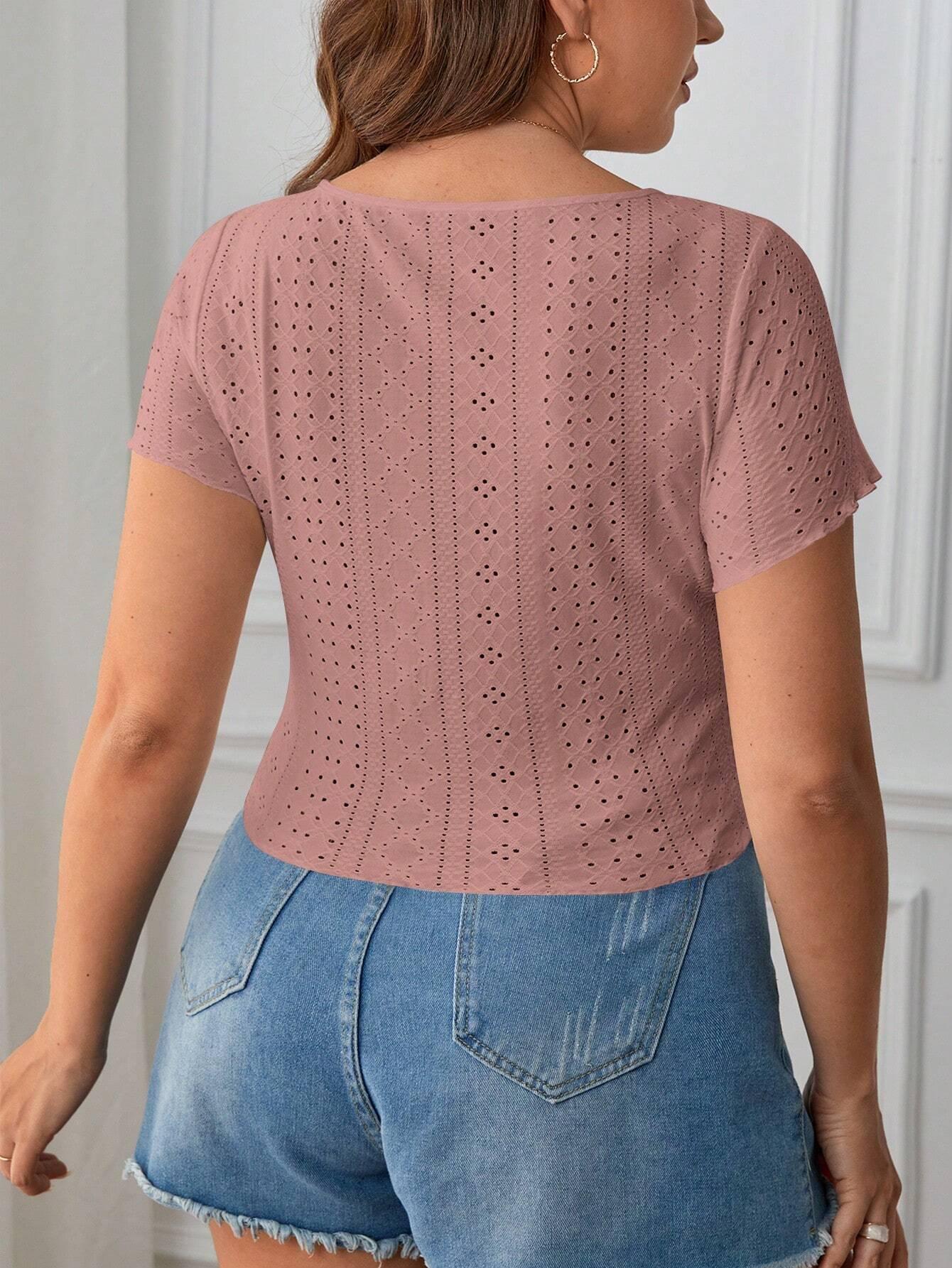 Camiseta Plus Size com Bordado de Ilhós e Detalhe Franzido