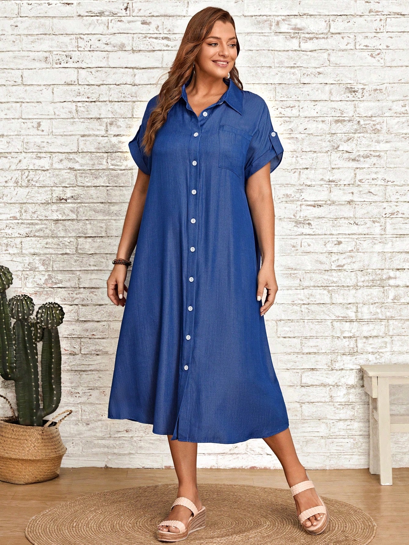 Vestido Plus Size Tipo Camisa com Botão Frontal e Bolso