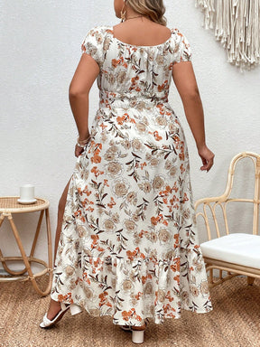 Vestido Plus Size com Estampa Floral Total, Bainha com Babado e Fenda na Coxa