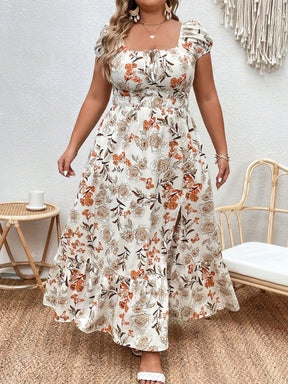 Vestido Plus Size com Estampa Floral Total, Bainha com Babado e Fenda na Coxa