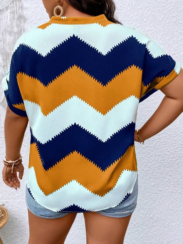 Blusa Plus Size com Estampa Chevron e Manga de Asa de Morcego