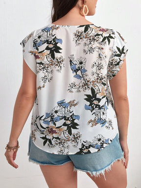 Blusa Plus Size com Estampa Floral e Manga de Borboleta