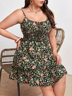 Vestido Plus Size com Frente Amarrada, Estampa Floral e Borda com Babado