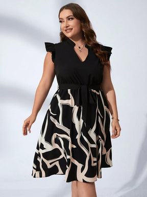 Vestido Plus Size com Estampa Gráfica, Decote em V com Babados e Faixa na Cintura