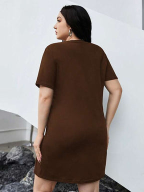 Vestido Plus Size Estilo Camiseta com Estampa Gráfica