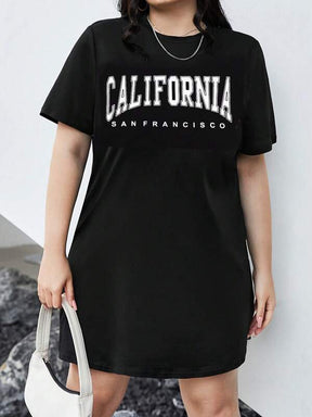 Vestido Plus Size Estilo Camiseta com Estampa Gráfica