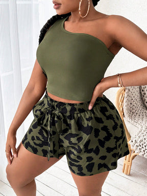 Conjunto Plus Size Top com Ombro Exposto + Shorts de Cintura Alta com Estampa de Leopardo