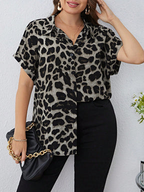 Camiseta Plus Size com Estampa de Leopardo e Manga de Asa de Morcego