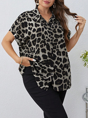 Camiseta Plus Size com Estampa de Leopardo e Manga de Asa de Morcego