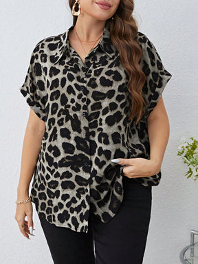 Camiseta Plus Size com Estampa de Leopardo e Manga de Asa de Morcego