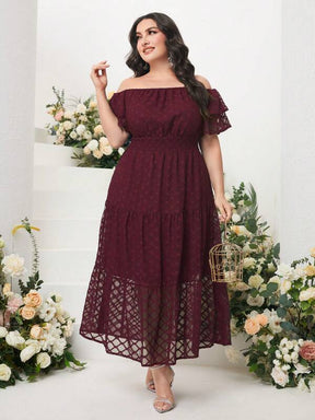 Vestido Plus Size Fora do Ombro com Bainha com Babado e Detalhes em Renda