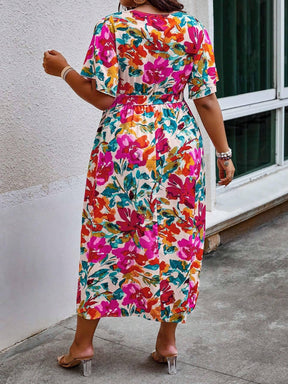 Vestido Plus Size com Estampa Floral, Manga de Borboleta e Cinto