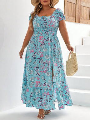 Vestido Plus Size com Estampa Floral Total, Bainha com Babado e Fenda na Coxa