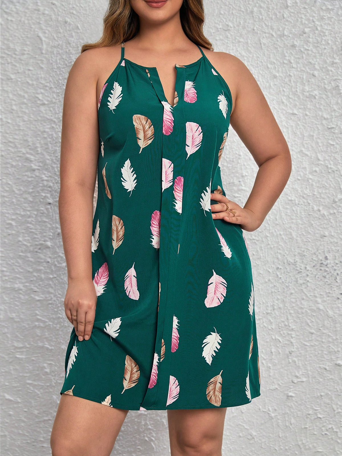 Vestido Plus Size de Alças com Estampa de Penas e Decote em V para o Verão