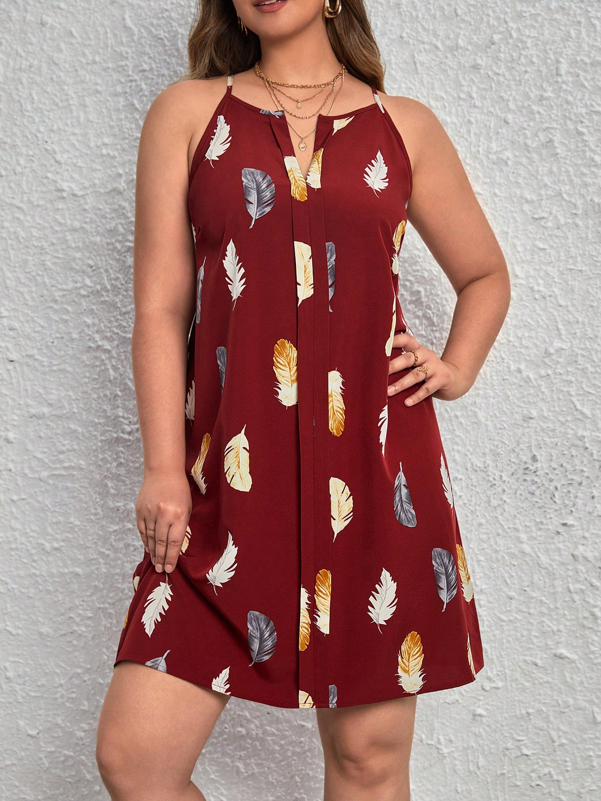 Vestido Plus Size de Alças com Estampa de Penas e Decote em V para o Verão