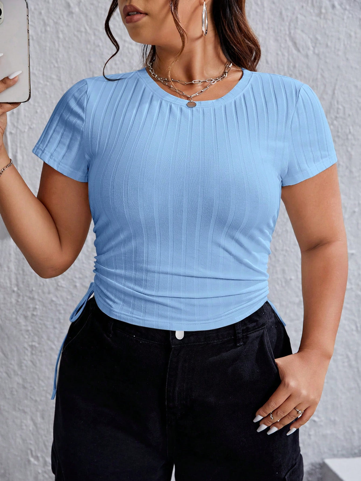 Camiseta Plus Size com Cordão Lateral e Corte em Tubo