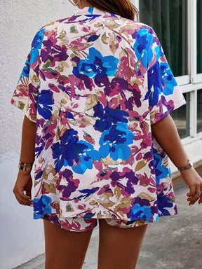 Conjunto Plus Size Blusa com Frente Aberta e Shorts com Estampa Floral