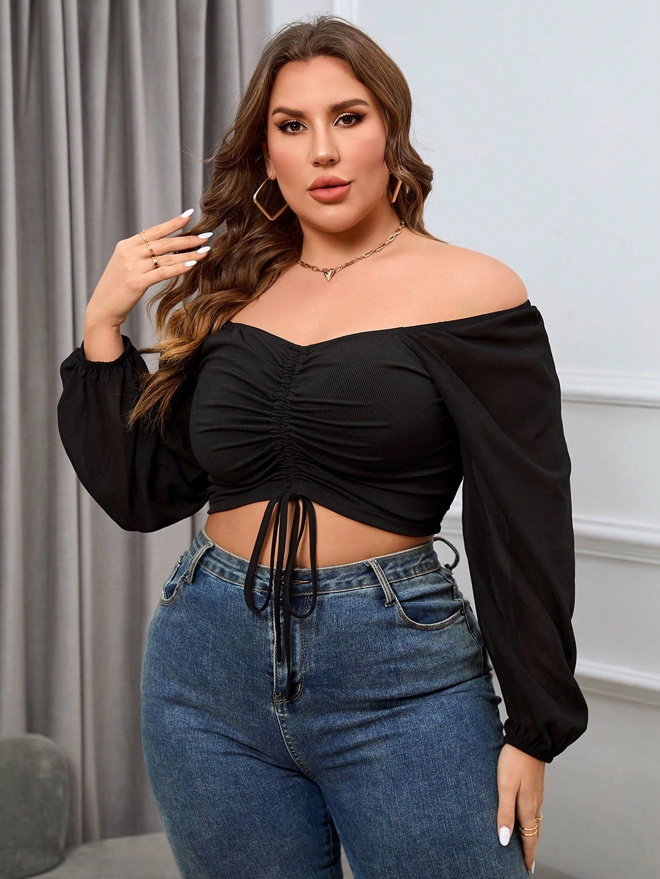 Top Crop Plus Size Fora do Ombro com Cordão Frontal