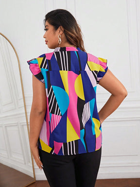 Blusa Plus Size com Estampa Geométrica, Gola de Gravata e Acabamento de Babados