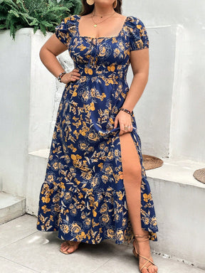 Vestido Plus Size com Estampa Floral Total, Bainha com Babado e Fenda na Coxa