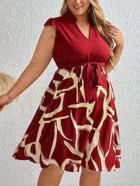 Vestido Plus Size com Estampa Gráfica, Decote em V com Babados e Faixa na Cintura